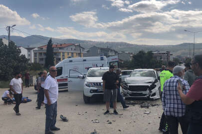 Bursa Gemlik'te trafik kazası: 3 yaralı