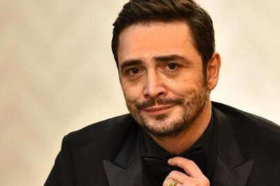 Ahmet Kural’dan aşk pozu