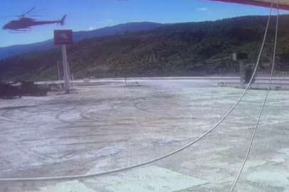 Akaryakıt istasyonuna helikopter indi, görenler şaştı kaldı