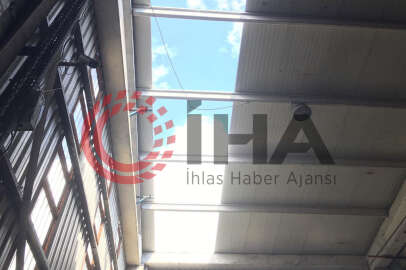 Hortum, fabrikanın panellerini uçurdu