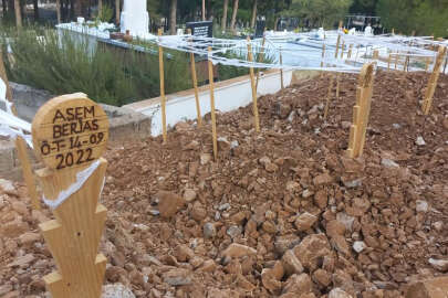 Umuda yolculuk Kimsesizler Mezarlığı'nda son buldu