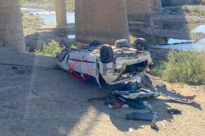 Otomobil köprüden uçtu: 1 ölü, 2 yaralı