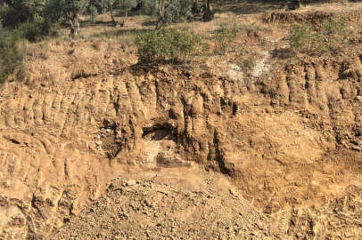 Bursa Gemlik’te yol çalışmasında tarihi kalıntılar bulundu