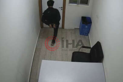 Hırsız polis merkezinin kapısını yıktı