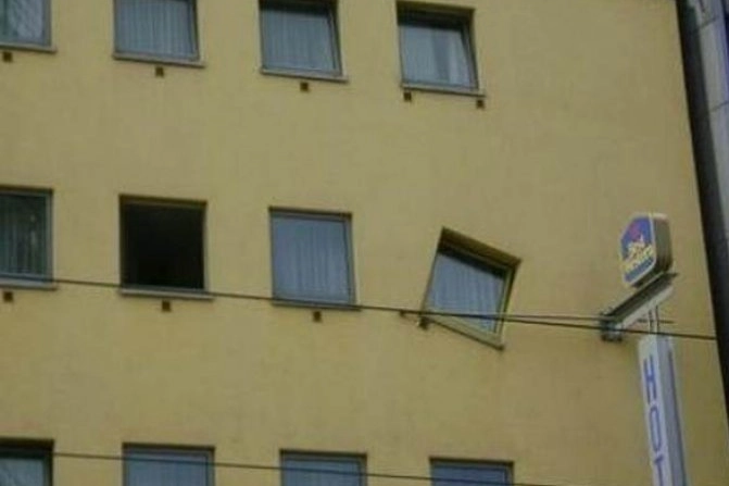 Görenleri şaşkına çeviren hatalar!