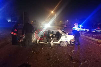 Yolcu otobüsü ile otomobil çarpıştı: 1 ölü 1yaralı