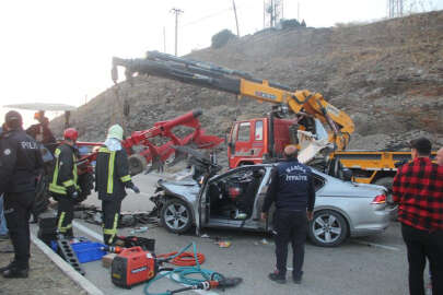 Feci kaza! Pulluk takılı traktöre saplandı: 1 ölü, 4 yaralı
