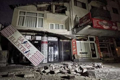 Düzce'deki 5.9'luk deprem sonrası ortaya çıkan ilk görüntüler!