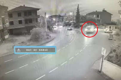 Bursa'da minibüs duvara çarptı, kiviler yola saçıldı