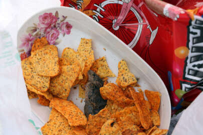 Cips paketinin içinden fare ölüsü çıktı!