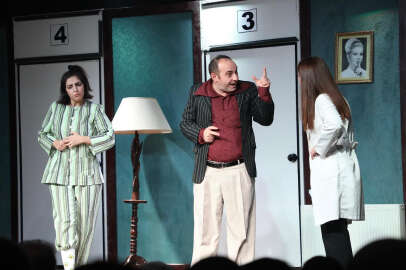 'Deliler Evi' kahkahaya boğdu