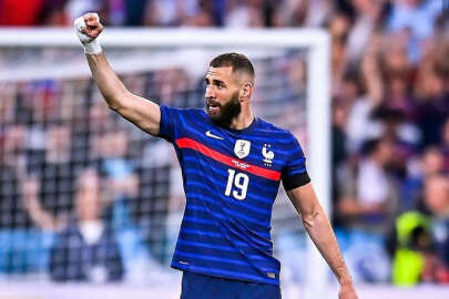 Fransız futbolcu Benzema, milli takım kariyerini bitirdi!