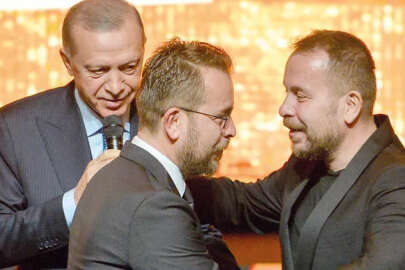 Ömür Akkor ve Yunus Emre Akkor sahnede barıştı