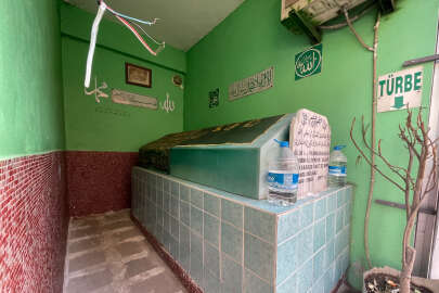 Betonlar arasında kalan sır türbe