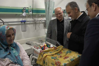 Bursa’da 2022'nin son, 2023'ün ilk bebekleri...