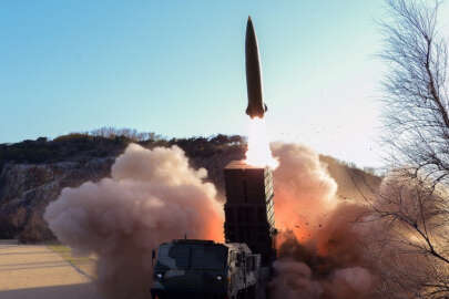 Dünya yeni yılı kutladı, Kuzey Kore füze denemesi yaptı!