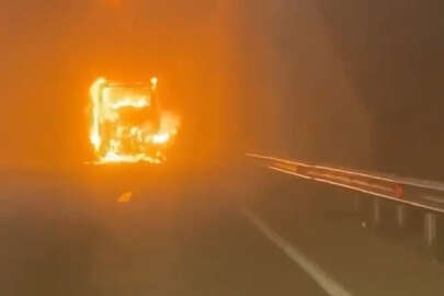 Bursa'da seyir halindeki yolcu otobüsü alev alev!