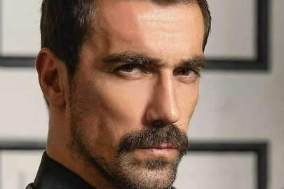 İbrahim Çelikkol sevgilisiyle ilk fotoğrafını paylaştı!