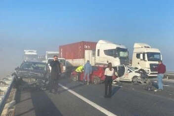 Bursa’da sis faciası: 10 araç birbirine girdi!