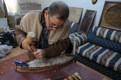 Ahşabı 12 yıldır sanata dönüştürüyor