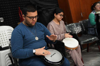 Özel bireyler, müzik kursunda kendilerini geliştiriyor