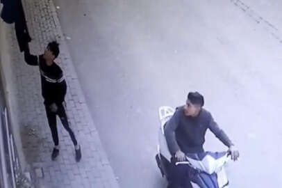 Bursa'da motosikletli çamaşır hırsızları kamerada