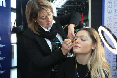 Usta kuaförler hünerlerini fuarda sergiledi