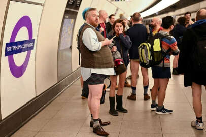 Londra'da 'Pantolonsuz Metro Günü'!