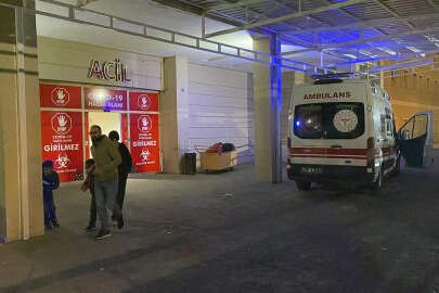 Tüfekle fotoğraf çekmek isterken annesini vurdu!