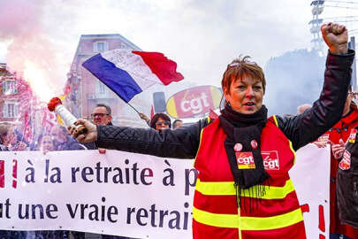 Fransa’da emeklilik yaşı 62’den 64’e çıkıyor!