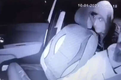 Takside kaldırım taşı ile dehşeti yaşattı!