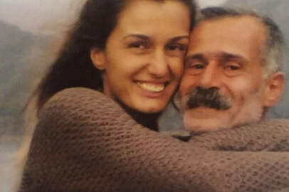 Tuğba Özay, babası için lokma dağıttı