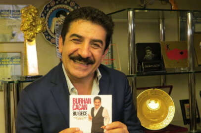 Ölüm haberini alan hayranları Burhan Çaçan'ın evinin önüne akın ediyor