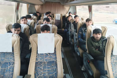 15 düzensiz göçmen jandarmaya yakalandı