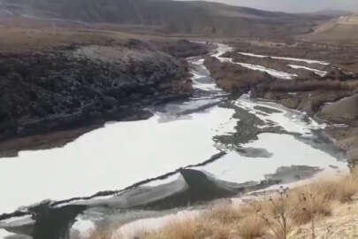 Aras Nehri buzla kaplandı