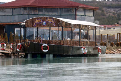 Denize kıyısı olmayan Sivas’ta teknede balık ekmek keyfi!