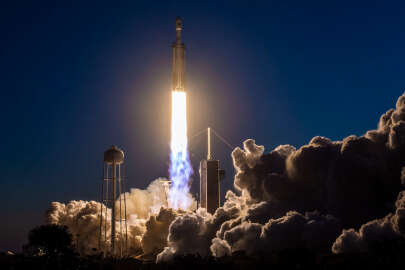 SpaceX, ABD Uzay Kuvvetleri'ne ait iletişim uydusu fırlattı