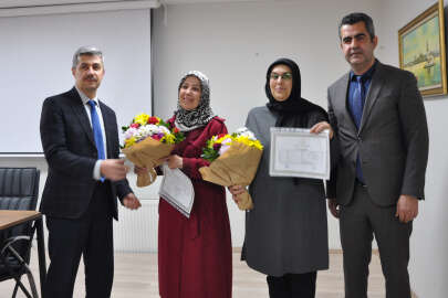 Bursa'da açık lise mezunları diplomalarını aldı