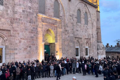 İslam düşmanlarına Bursa'dan en güzel yanıt: Ulucami’ye akın!
