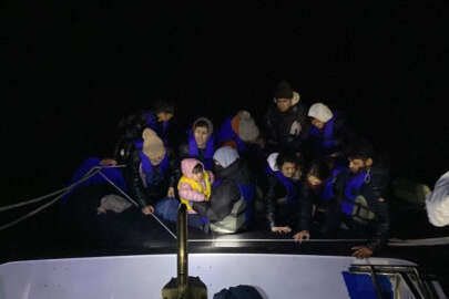 Yunanistan'ın ölüme terk ettiği 13 kaçak göçmen kurtarıldı