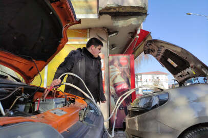 Ardahan’da Sibirya soğuğu: Araçlarını çalıştıramadılar!