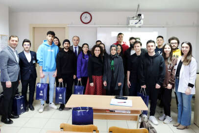 Bursa'da YKS hazırlık öğrencilerine ek kitap sürprizi
