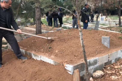 Üç kardeş ile baba yan yana toprağa verildi