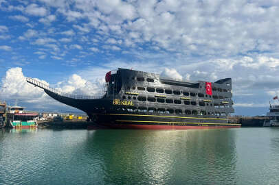 Dünyanın en büyük tur teknesi Antalya'da!