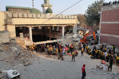 Pakistan'da bilanço ağırlaşıyor: 32 ölü, 150 yaralı!