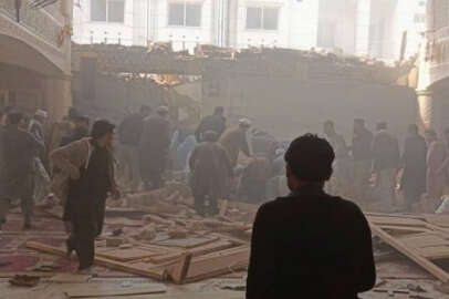 Pakistan'da camide intihar saldırısı: En az 50 yaralı var!