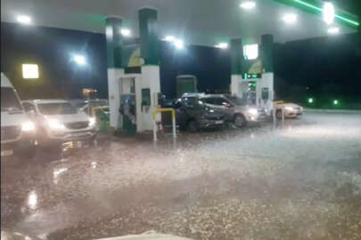 Antalya'da dolu: Araçlar akaryakıt istasyonlarına sağındı!