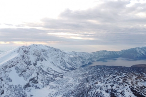 Dünyanın ikinci büyük kraterinde muhteşem kar manzaraları