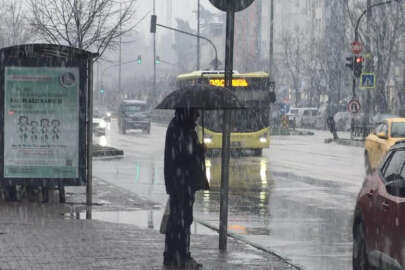 Bursa’da kent merkezinde kar yağışı: Nihayet!