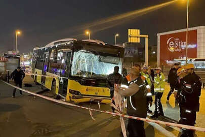 İETT otobüsü durağa girdi: 1 kişi öldü, 4 yaralı var!